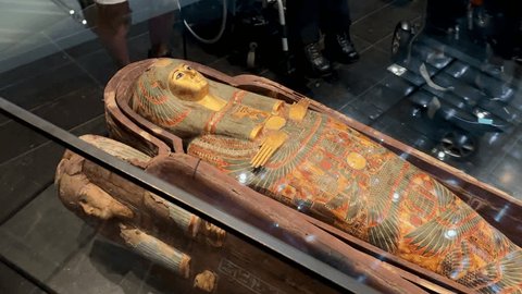 Tìm Công Ty Thi Công Cửa Chớp Lật Chất Lượng Tại Hà Nội 2 1